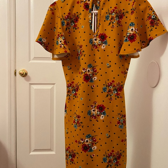 DRESSCODE L.A. Size M. Mustard Yellow Dress. - Picture 13 of 16